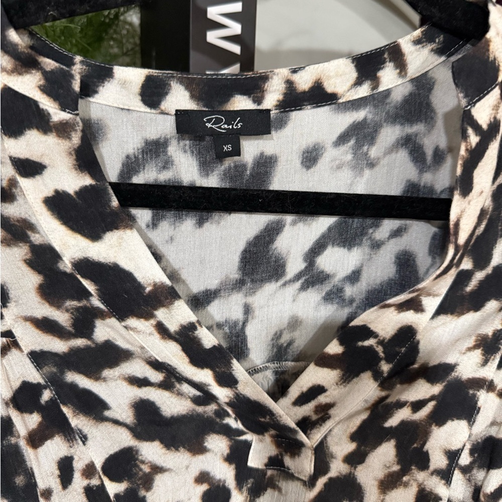 Rails Blurred Cheetah Print Blouse XS | Flowy Animal Print Top - Picture 5 of 10